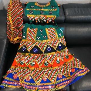 Girls size 28 chaniya choli! Can fit 4-6 yrs old